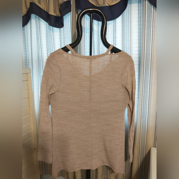 Moa Moa Light Long-Sleeve Top - Size Large - Picture 3 of 3